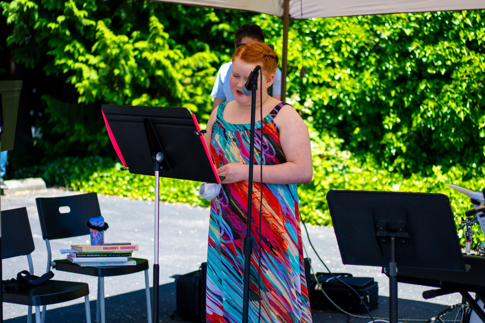 Student singing at our Summer Presentation in Olympia