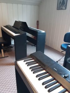 Piano Lab is a one of a kind learning opportunity. Fun, affordable, and great for making friends!